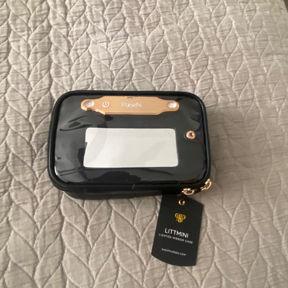 Lighted mirror case